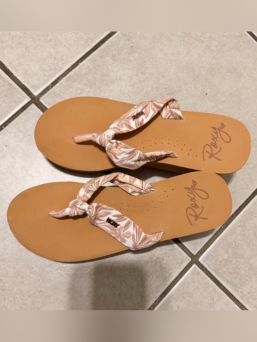 Roxy Pink and Tan Knotted Leaf-Print Strap Sandals
